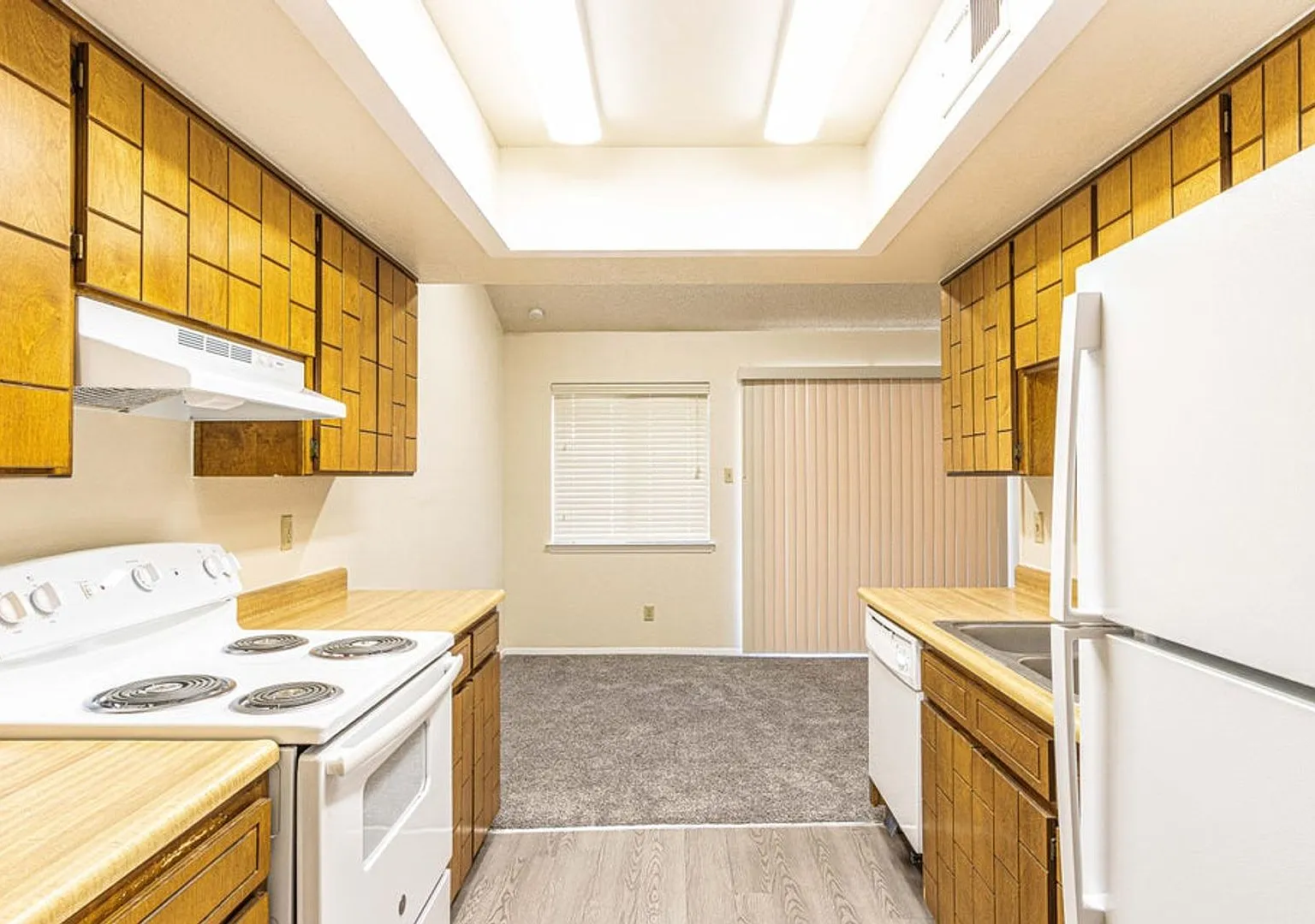 Cozy Townhome off Lee Trevino! — Photo 3