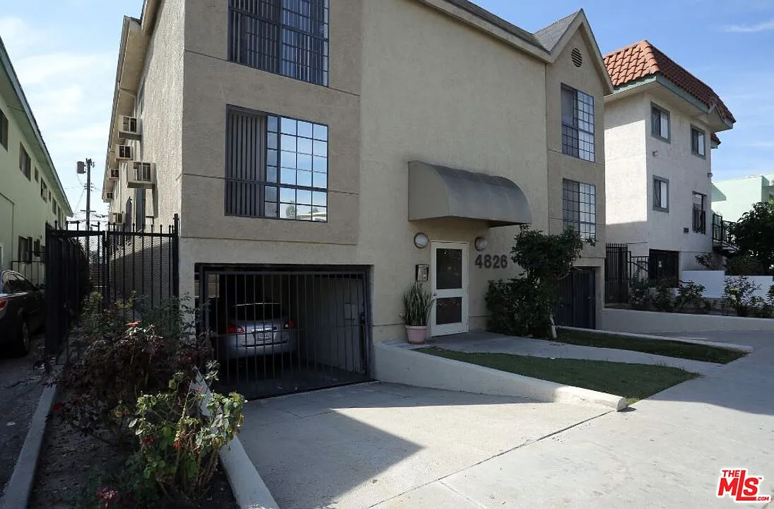 Building Photo - 4826 Rosewood Ave #5