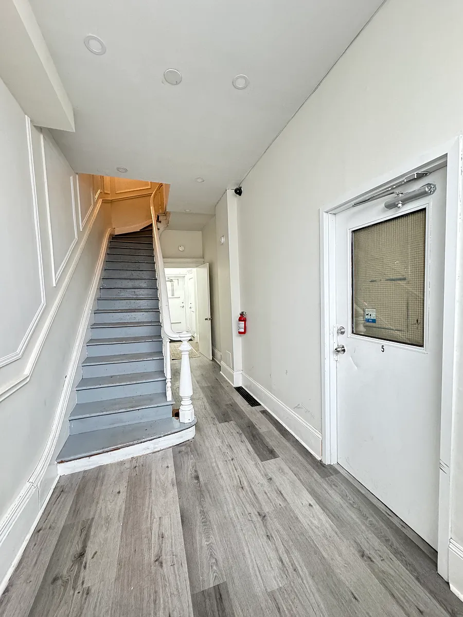 Building Photo - 72 George St #2