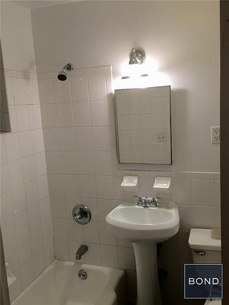 2nd image of 328 E 93rd St APT 4
