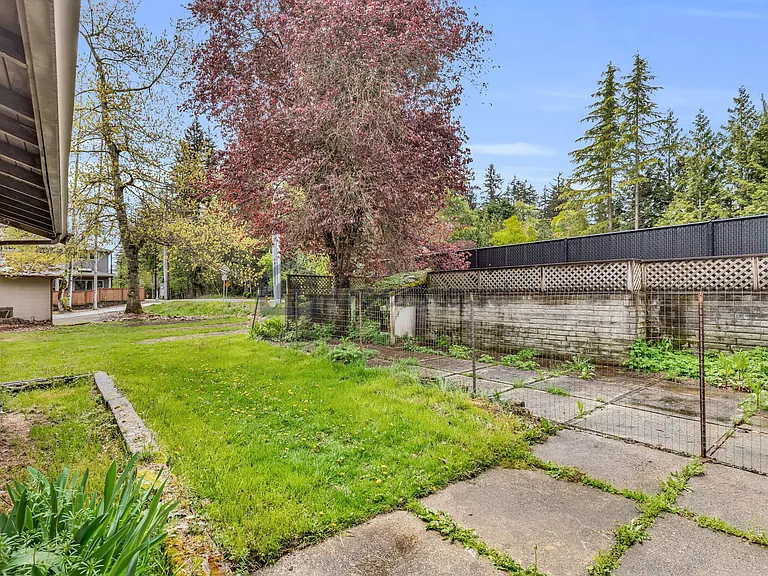 21805 SE 4th St — Photo 46