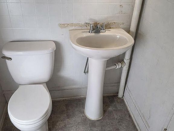 5th image of 1212 N Sheridan Rd