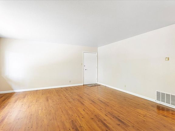 5th image of 2120 San Antonio Ave APT E