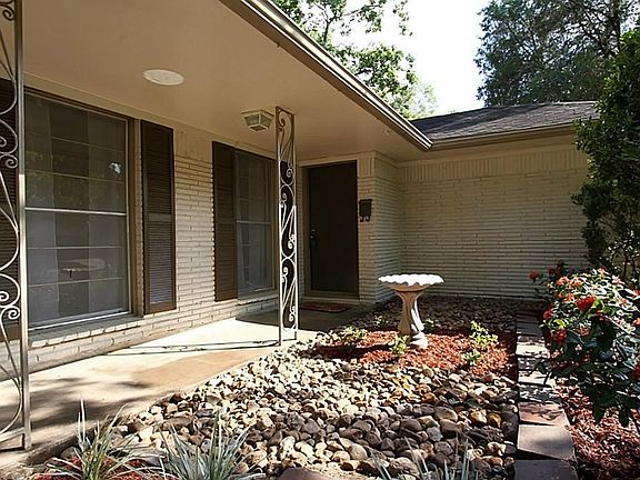 2nd image of 2030 Woodvine Dr