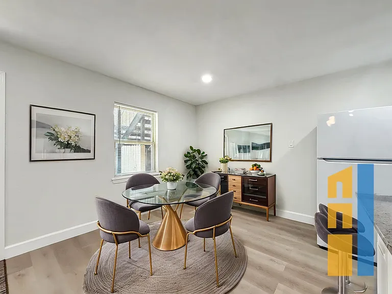 1016 E Walker St — Photo 3