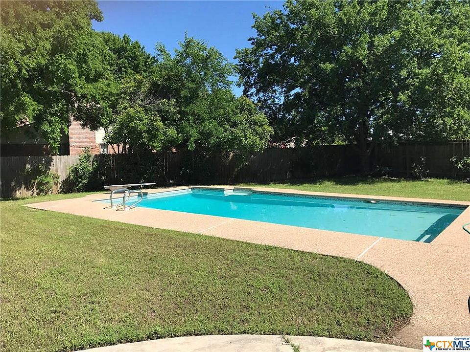 1st image of 301 Evergreen Dr