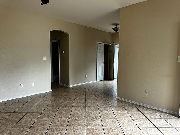 5th image of 5705 Jacaranda Dr #B