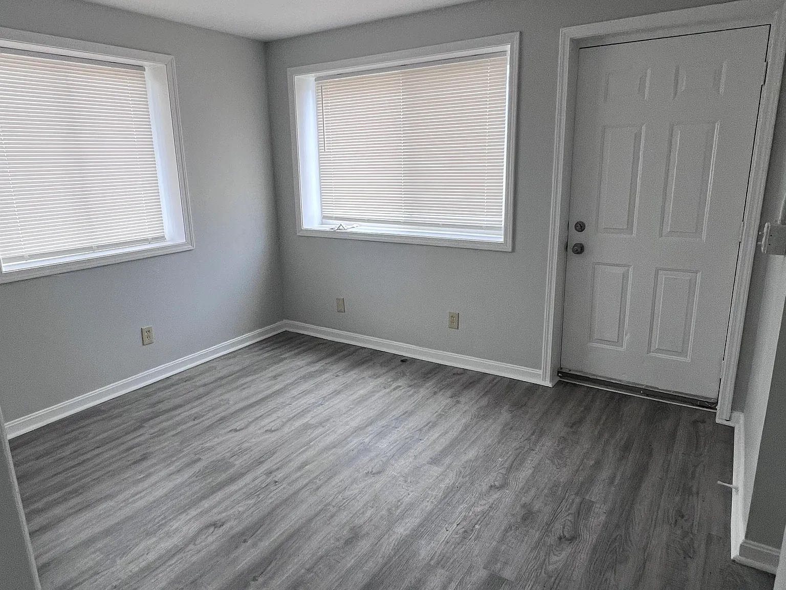 2 bed, 700 sqft, $900 — Photo 2