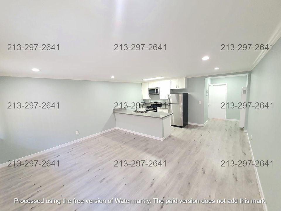 1st image of 13961 Oxnard St #18