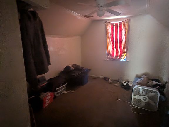 3rd image of 1924 S Stanley St