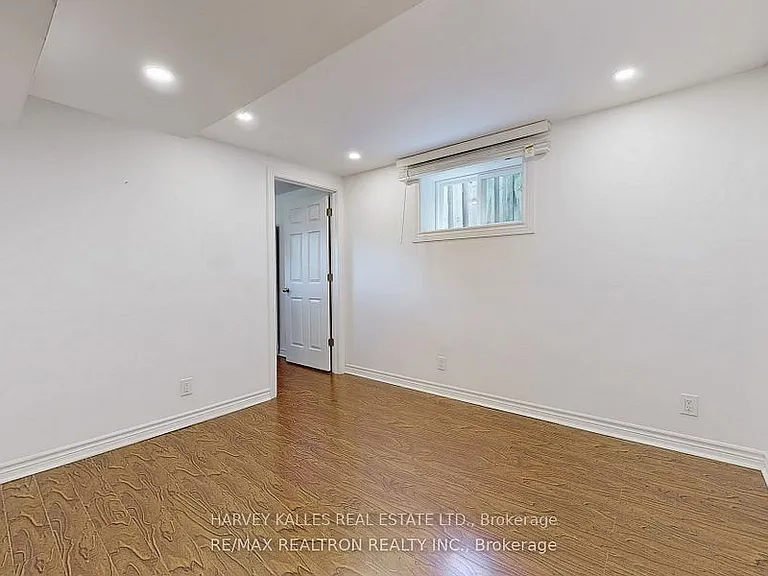 142 Combe Ave #LOWER — Photo 5