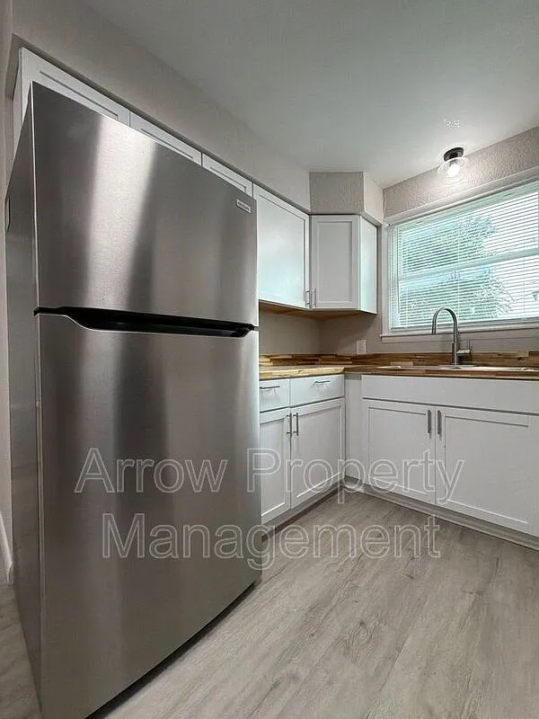 2 bed, 1.0 bath, 570 sqft, $925 — Photo 2
