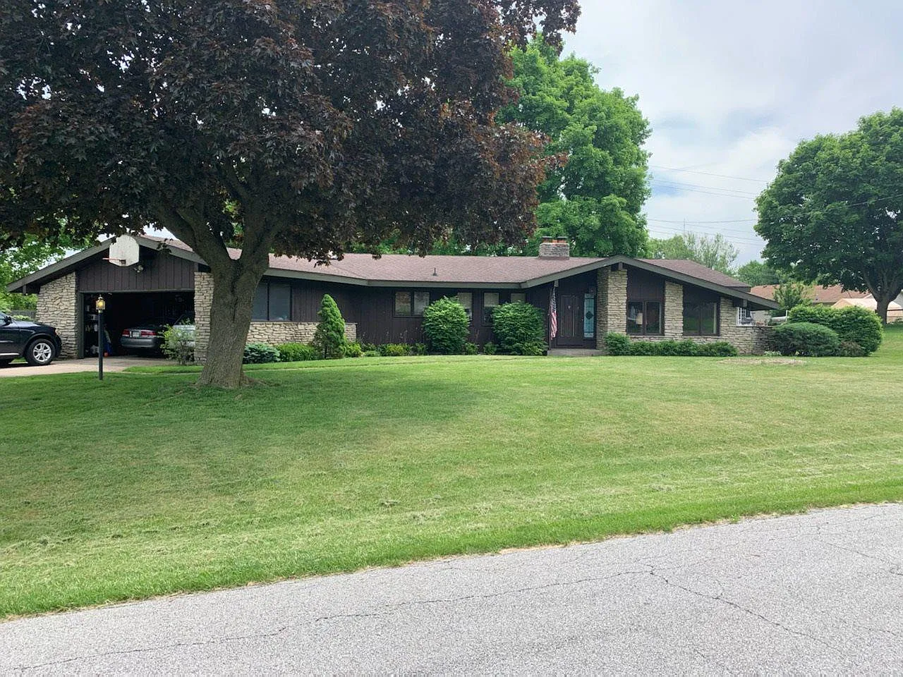 1302 Roelke Dr photo 1