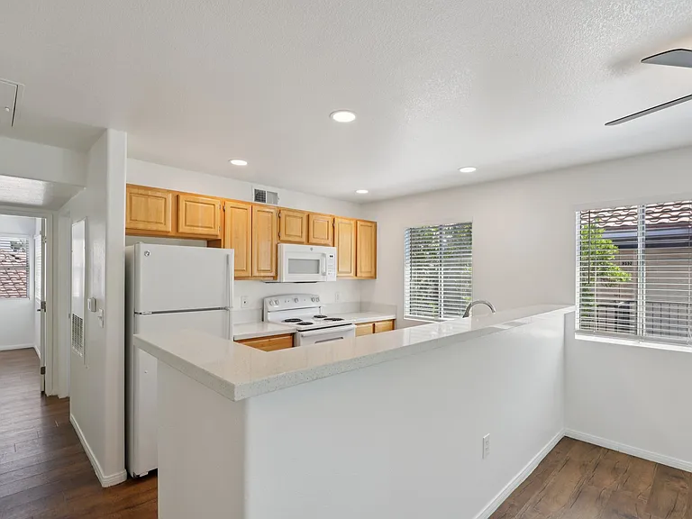 Versailles Senior Apartments — Photo 17