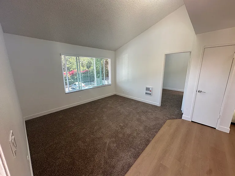 270 W Alamar Ave #15 — Photo 3