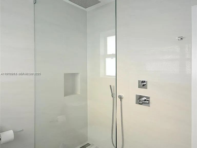 880 N Venetian Dr — Photo 24