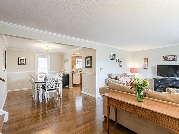 3rd image of 1417 Tudor Way