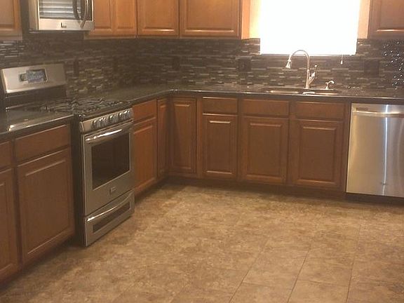 3rd image of 2924 SW 128th St
