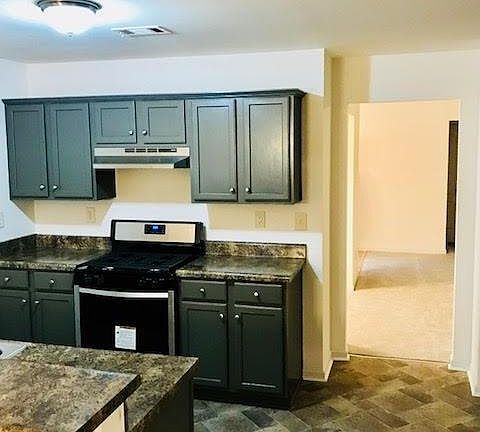 4th image of 4740 Camelot Dr