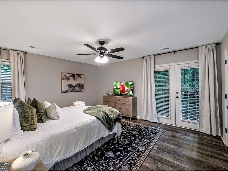 2660 Indian Lake Dr — Photo 15