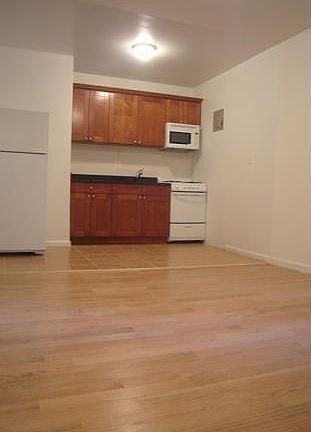 5th image of 3112 36th St APT 1R