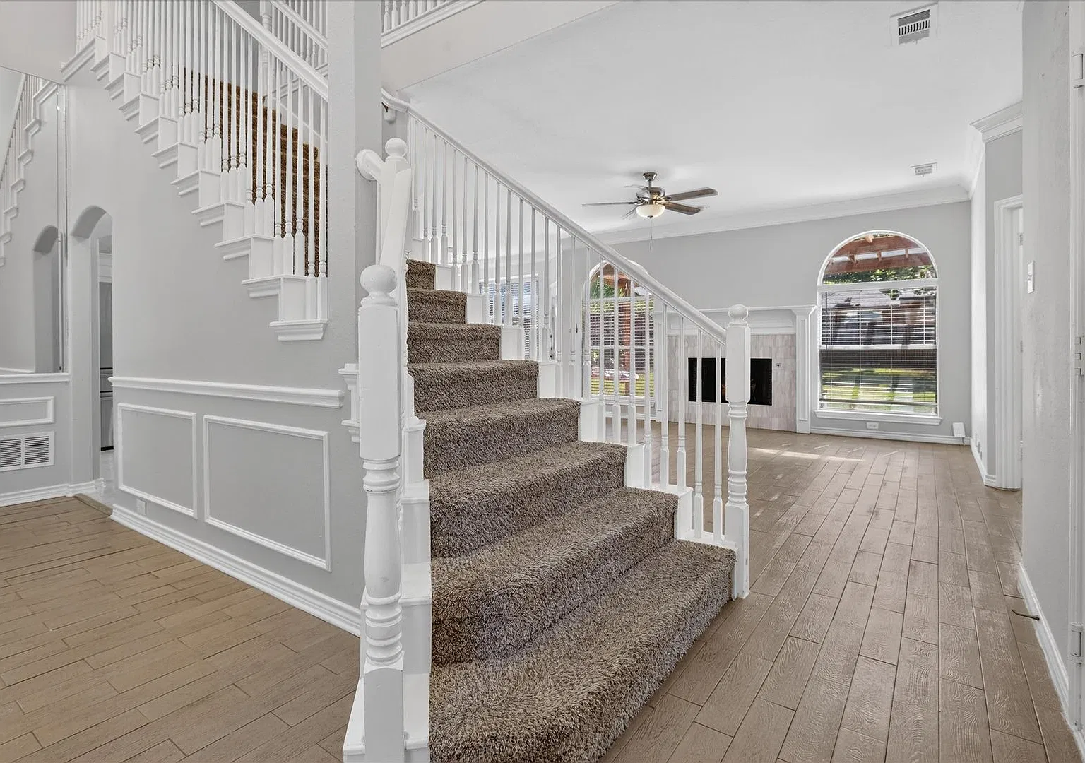 Charming 3-Bedroom Home in Flower Mound — Photo 3