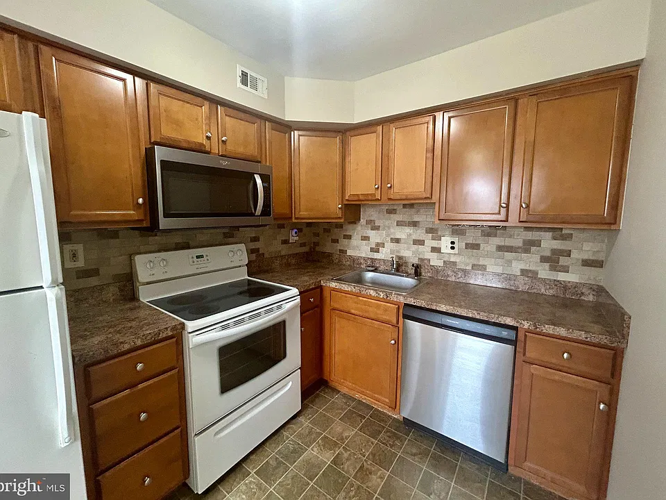 101 Reliance Cir #2