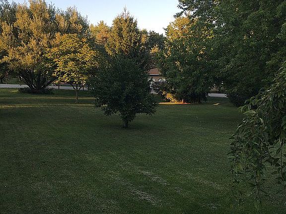 large lot! Room for building