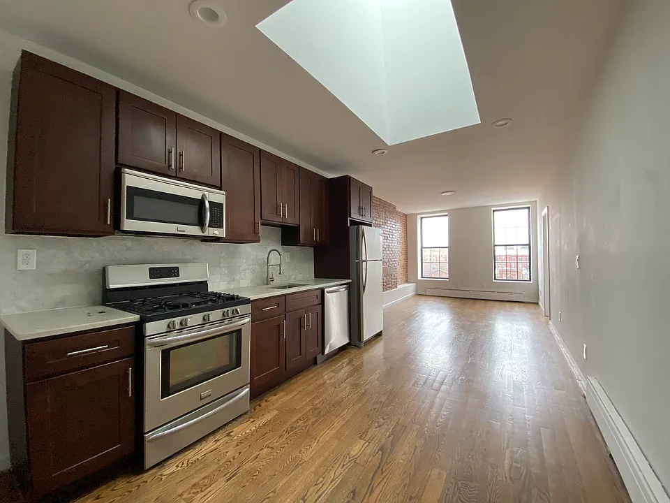 909 Dekalb Ave #3A