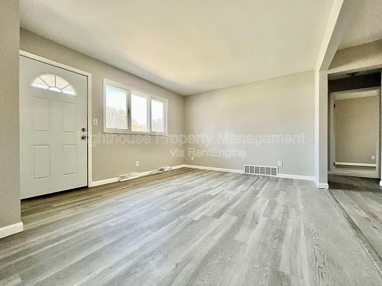 18169 Swiss Dr — Photo 4