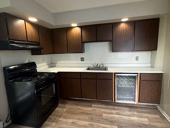 4th image of 826 Norton St #2