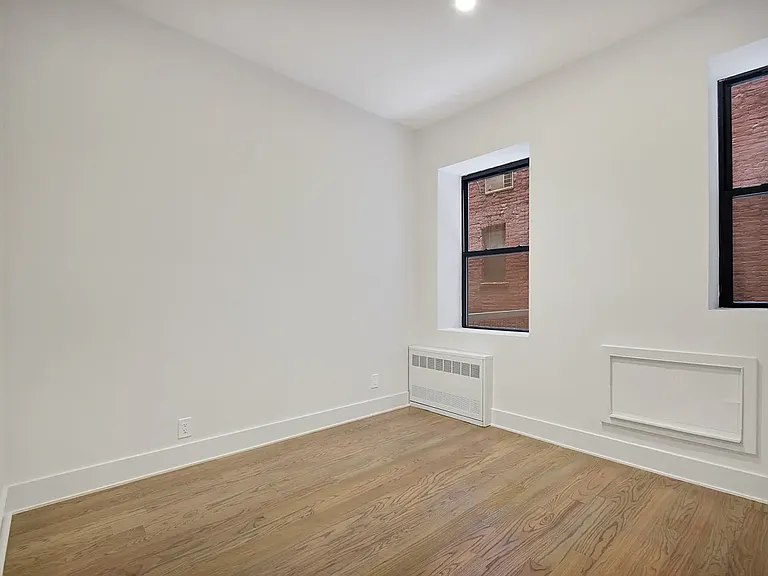 226 E 25th St #1C — Photo 3