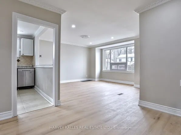 1239 Jane St, Toronto, ON M6M 4X9