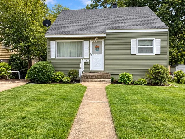 181 Lambert Dr, Manassas Park, VA 20111
