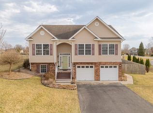 305 Meadow Dr, Christiansburg, VA 24073