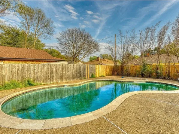 310 Meadowlark Ln, Duncanville, TX 75137