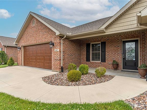 3rd image of 607 W Bentley Cir