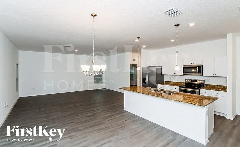 4 bed, 2.0 bath, 1724 sqft, $1,720 — Photo 4