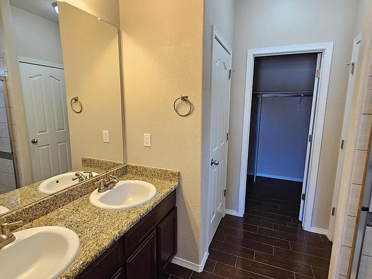 2217 Furtherpoint Pl — Photo 11