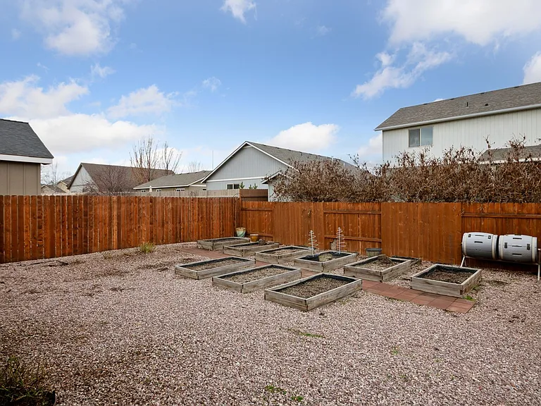 953 SW 25th Ln — Photo 35