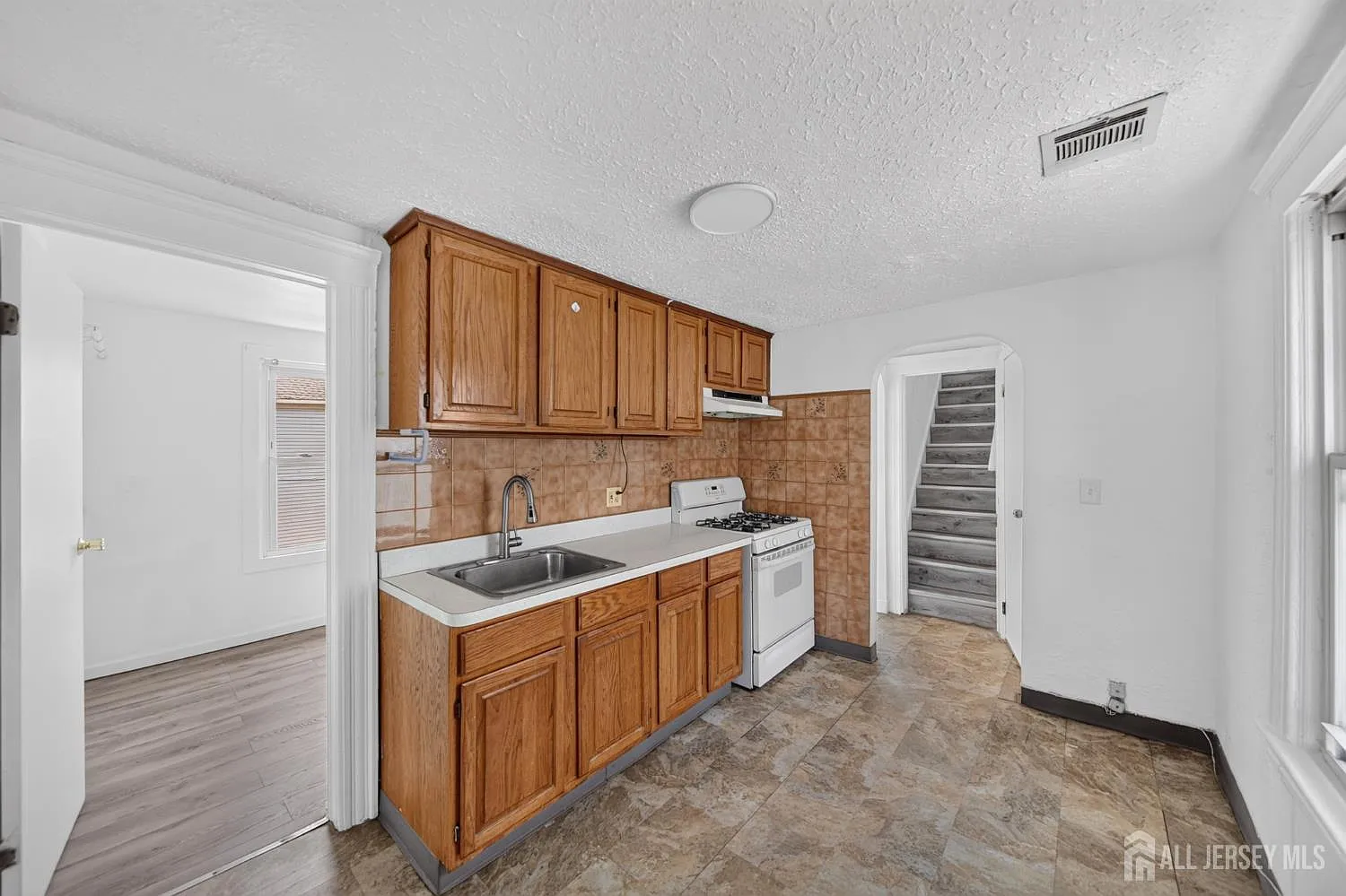 2 bed, 1.0 bath, $2,250 — Photo 2