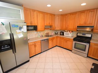 6828 Old Stage Rd, Rockville, MD 20852