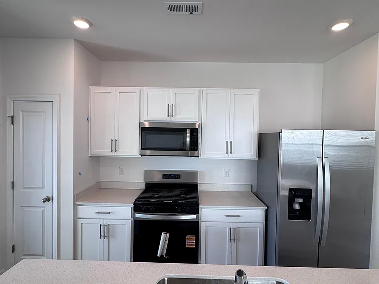 123 Starlight St — Photo 4