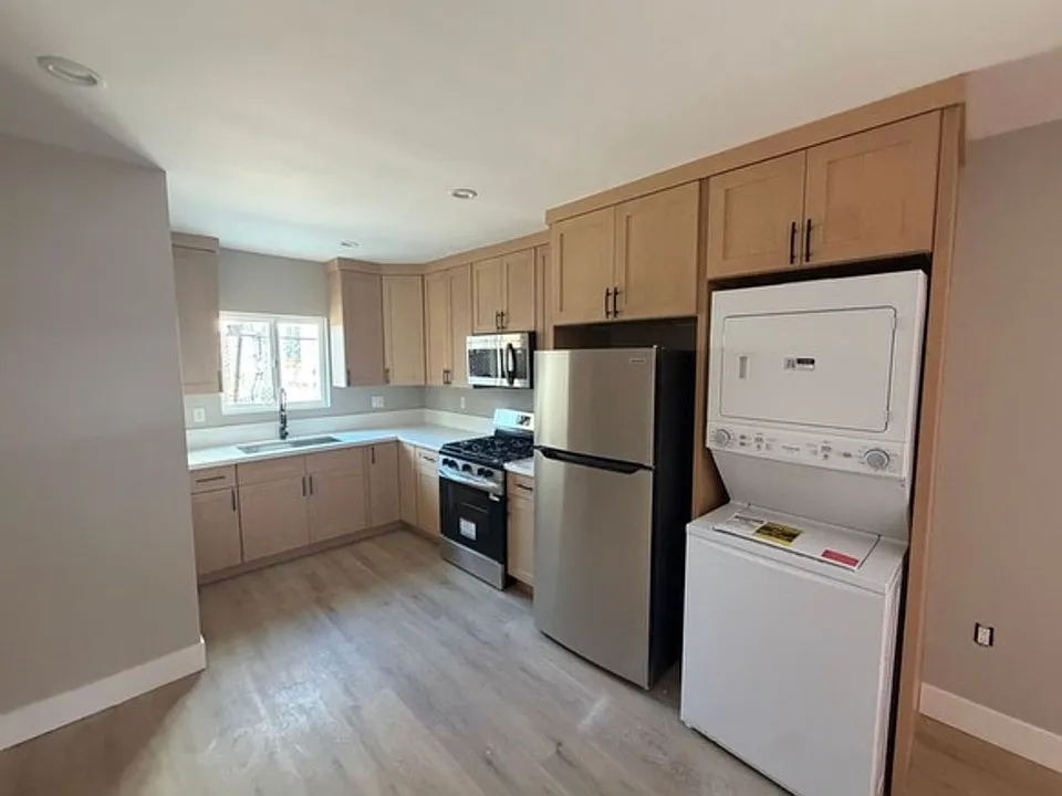 627 N Soto St
