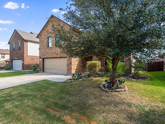 3rd image of 1194 Hyde Park Dr