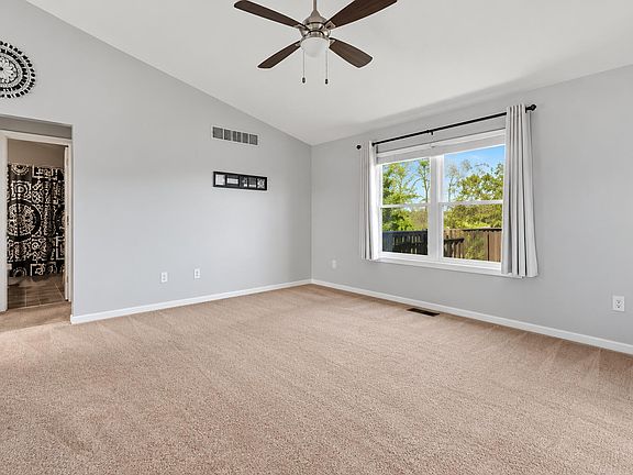 4th image of 575 Rosebud Cir