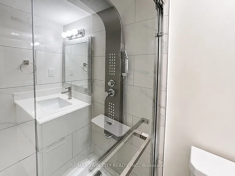 423 Tealby Cres #BASEMENT — Photo 13