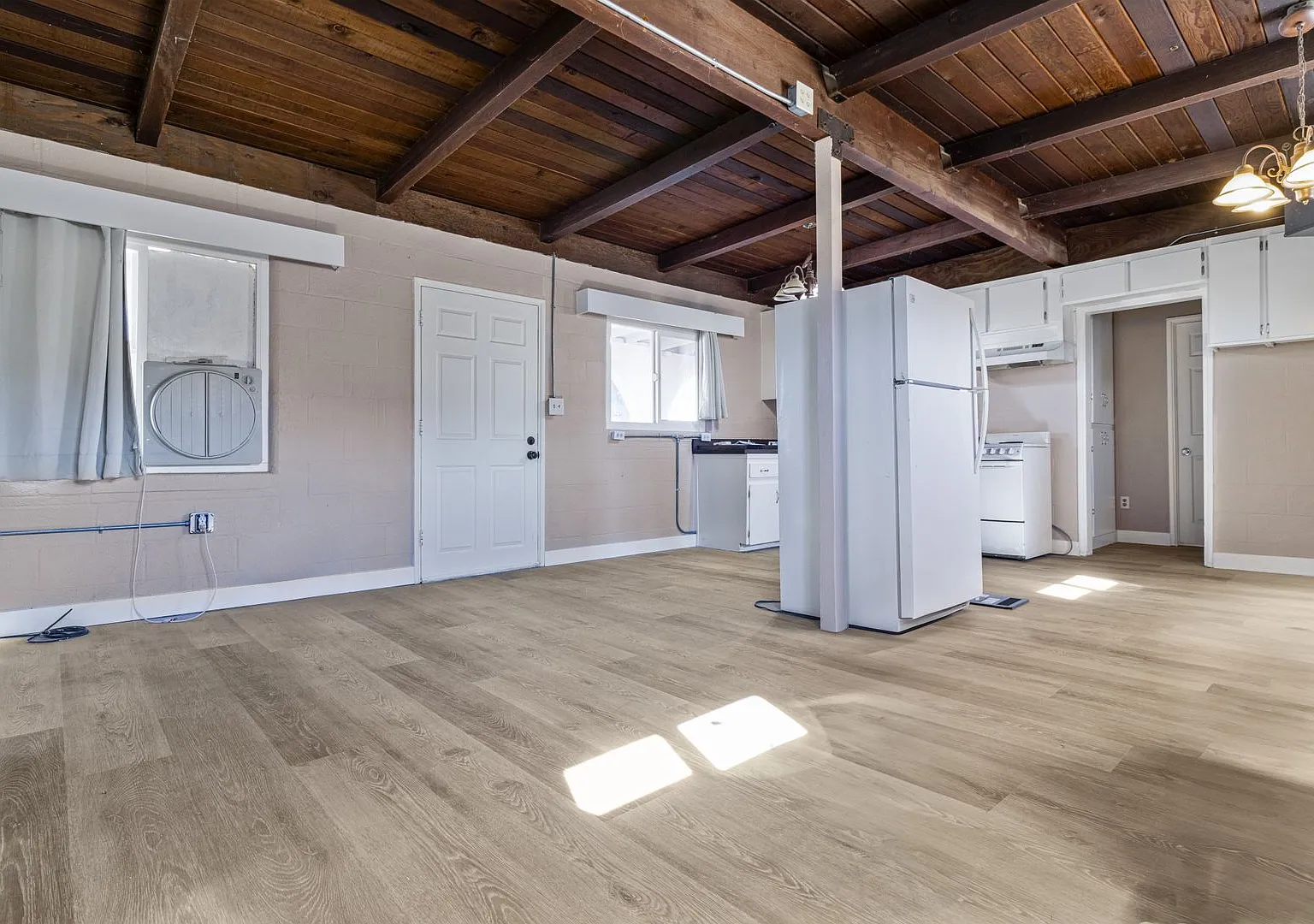 Beautiful Studio on Horse Property — Photo 2