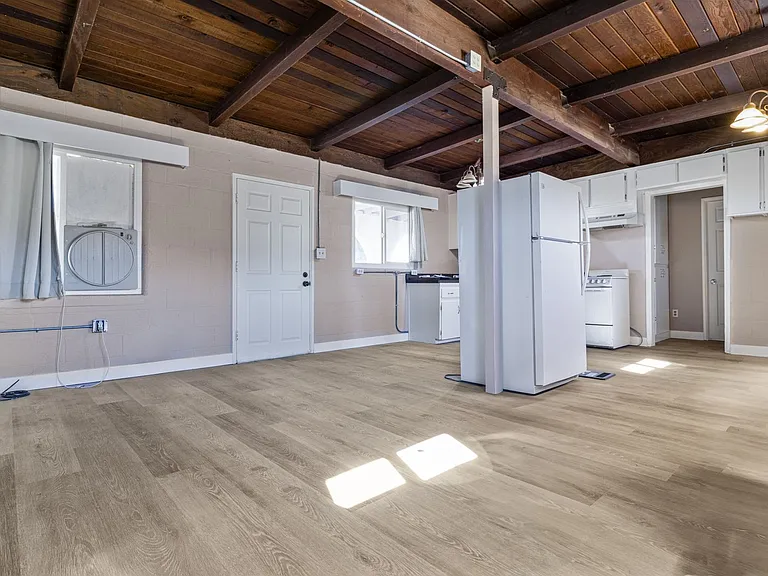 10040 Buena Vista St — Photo 2