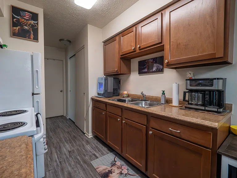 Allen Creek Apartments — Photo 14